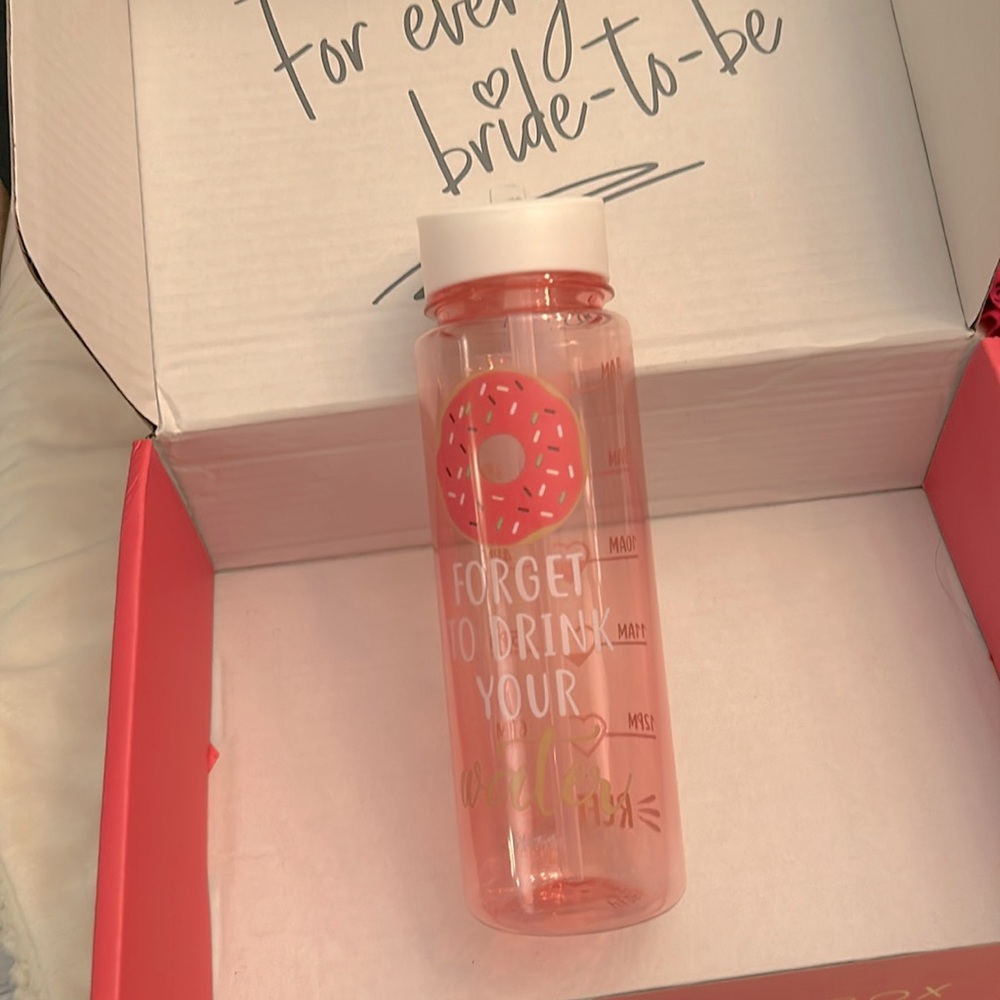 ⭐️Brand New Miss to Mrs bottle“🍩 forget to drink your water” in pink A44